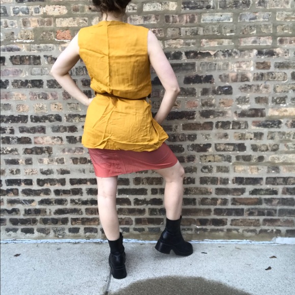 Vintage 1970s MOD mustard yellow vest with shell buttons - Picture 9 of 9